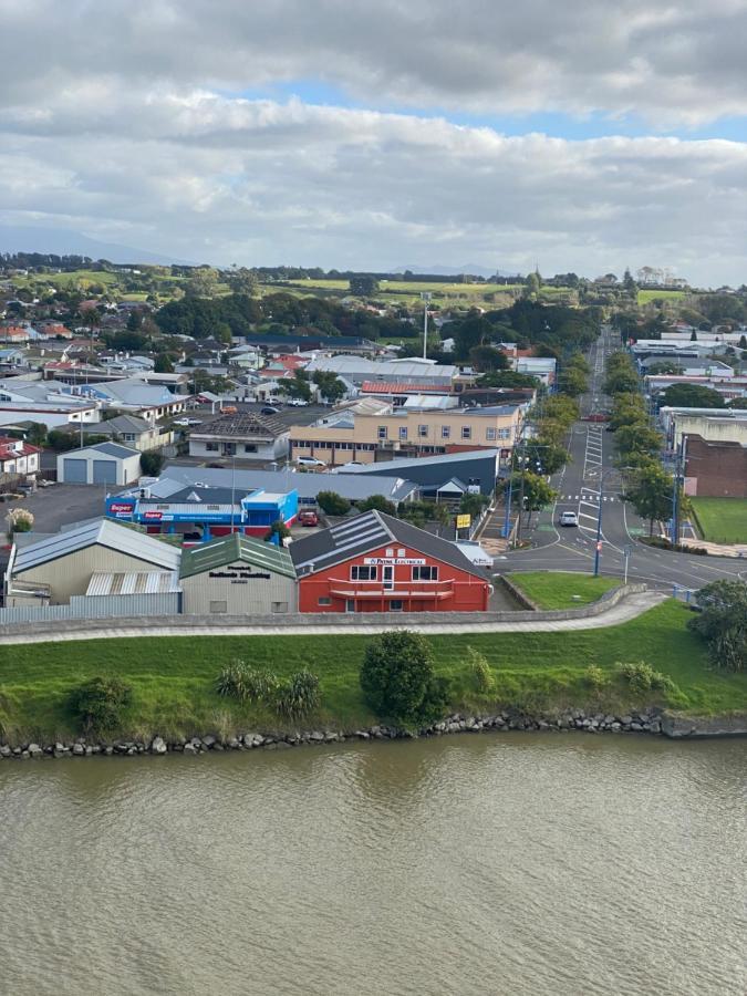 Masonic Hotel Waitara Экстерьер фото