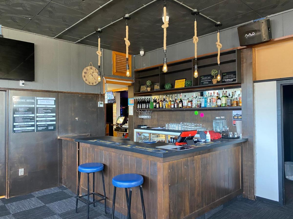Masonic Hotel Waitara Экстерьер фото