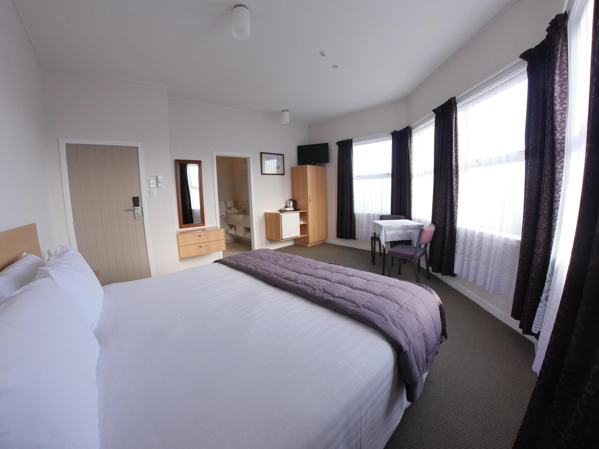 Masonic Hotel Waitara Экстерьер фото