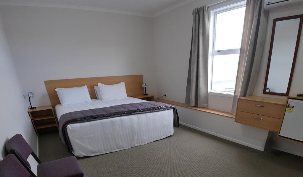 Masonic Hotel Waitara Экстерьер фото