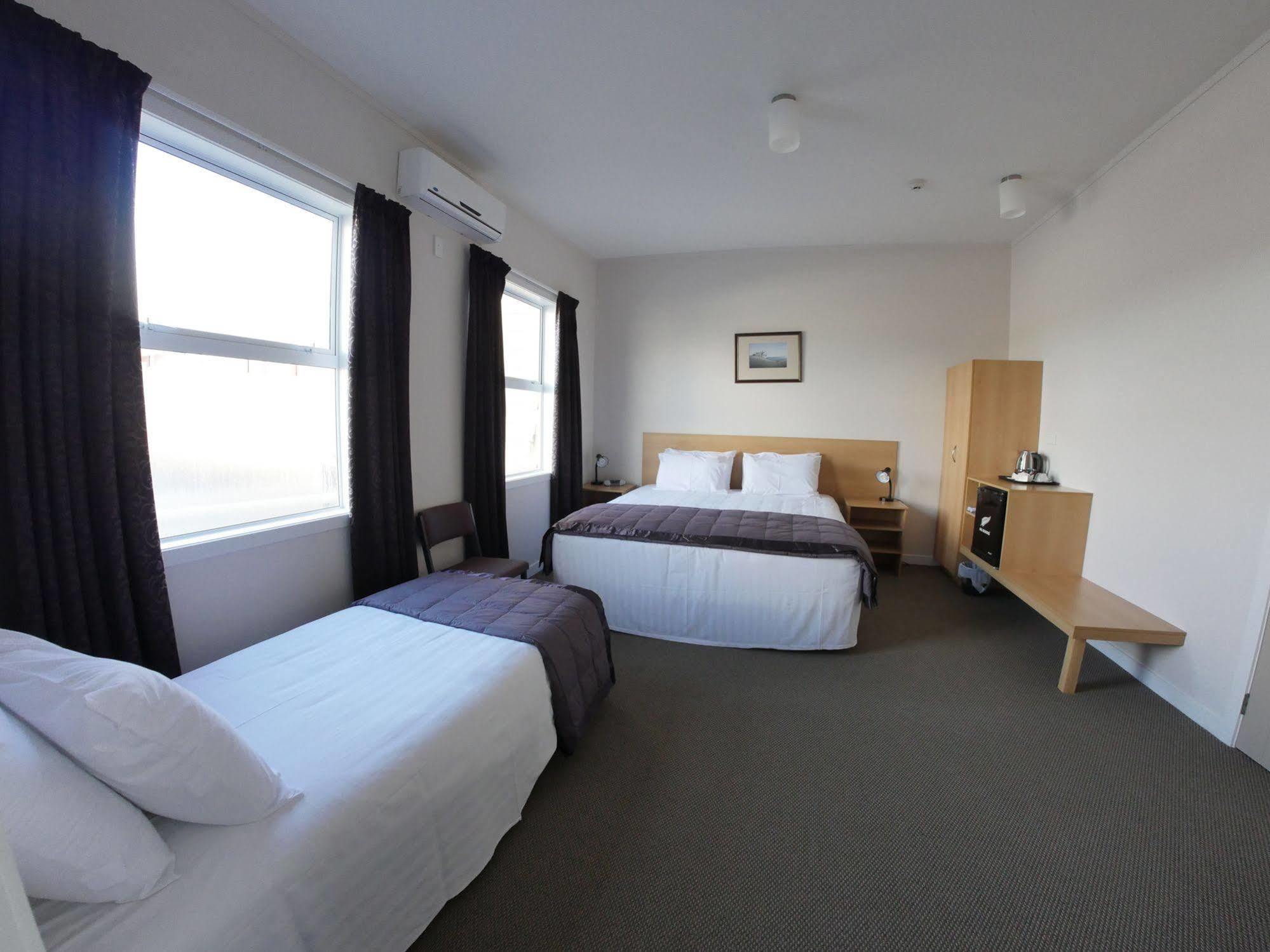 Masonic Hotel Waitara Экстерьер фото