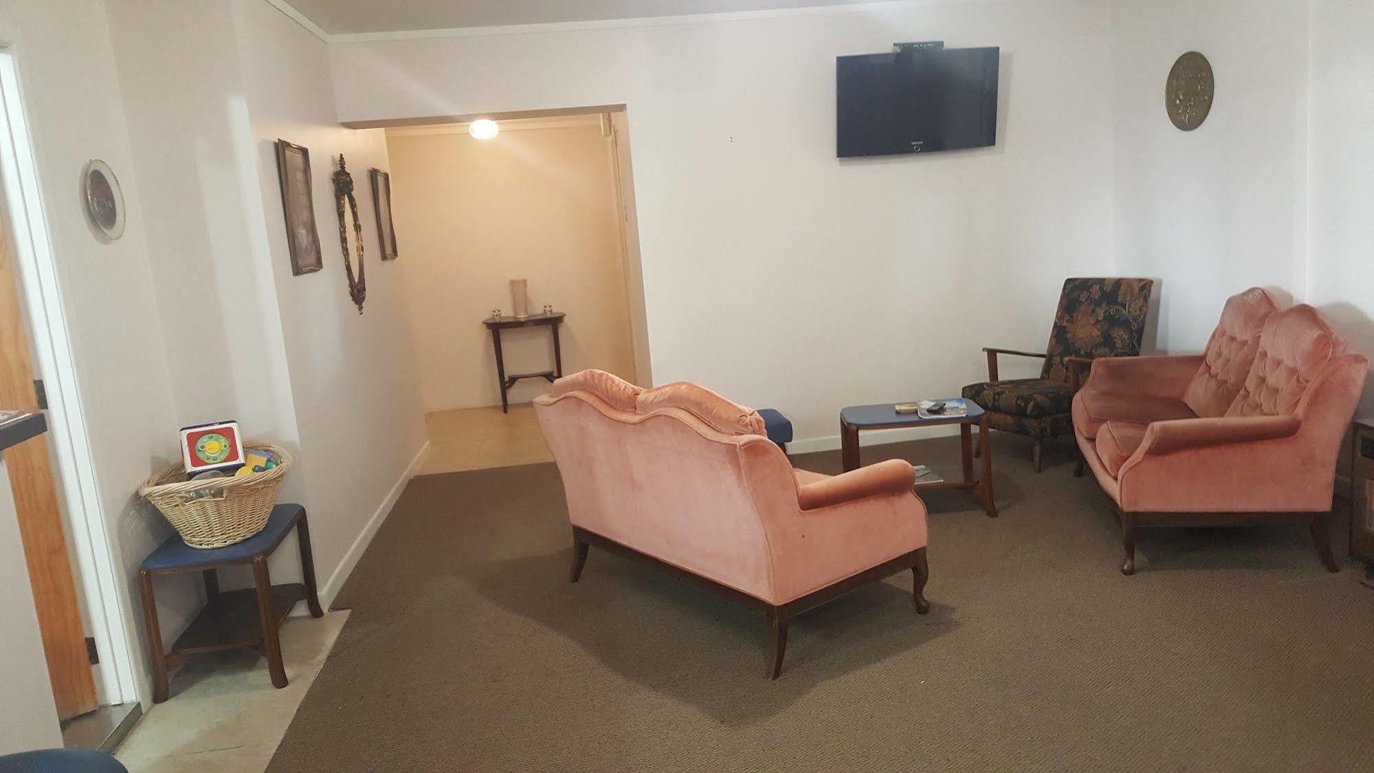 Masonic Hotel Waitara Экстерьер фото