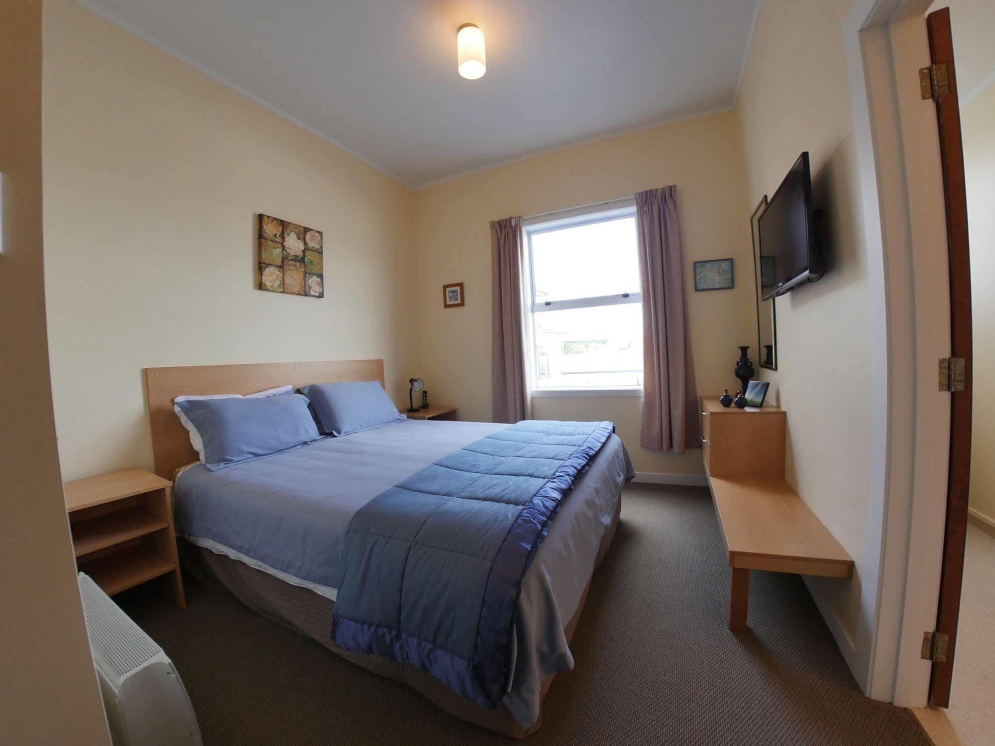 Masonic Hotel Waitara Экстерьер фото