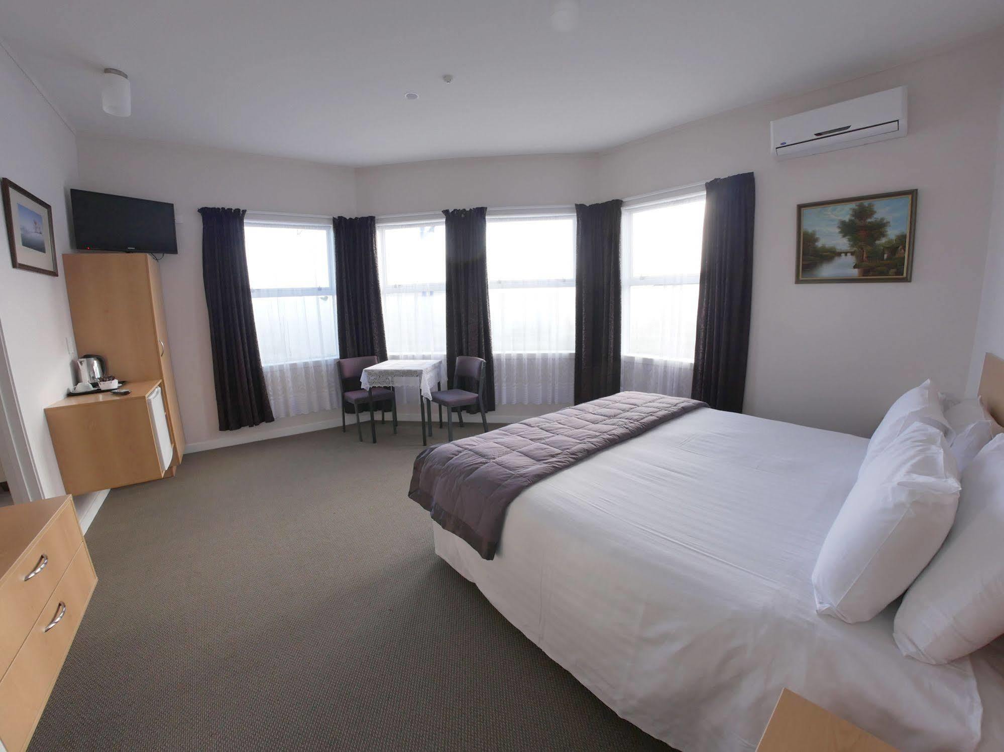 Masonic Hotel Waitara Экстерьер фото