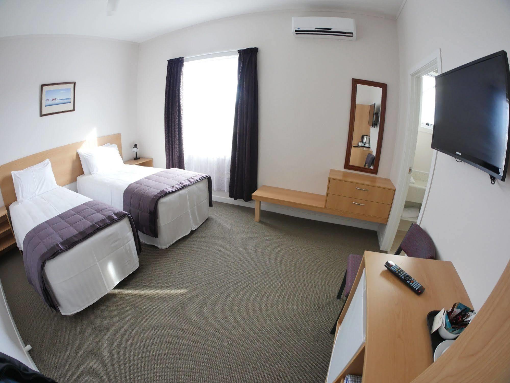 Masonic Hotel Waitara Экстерьер фото