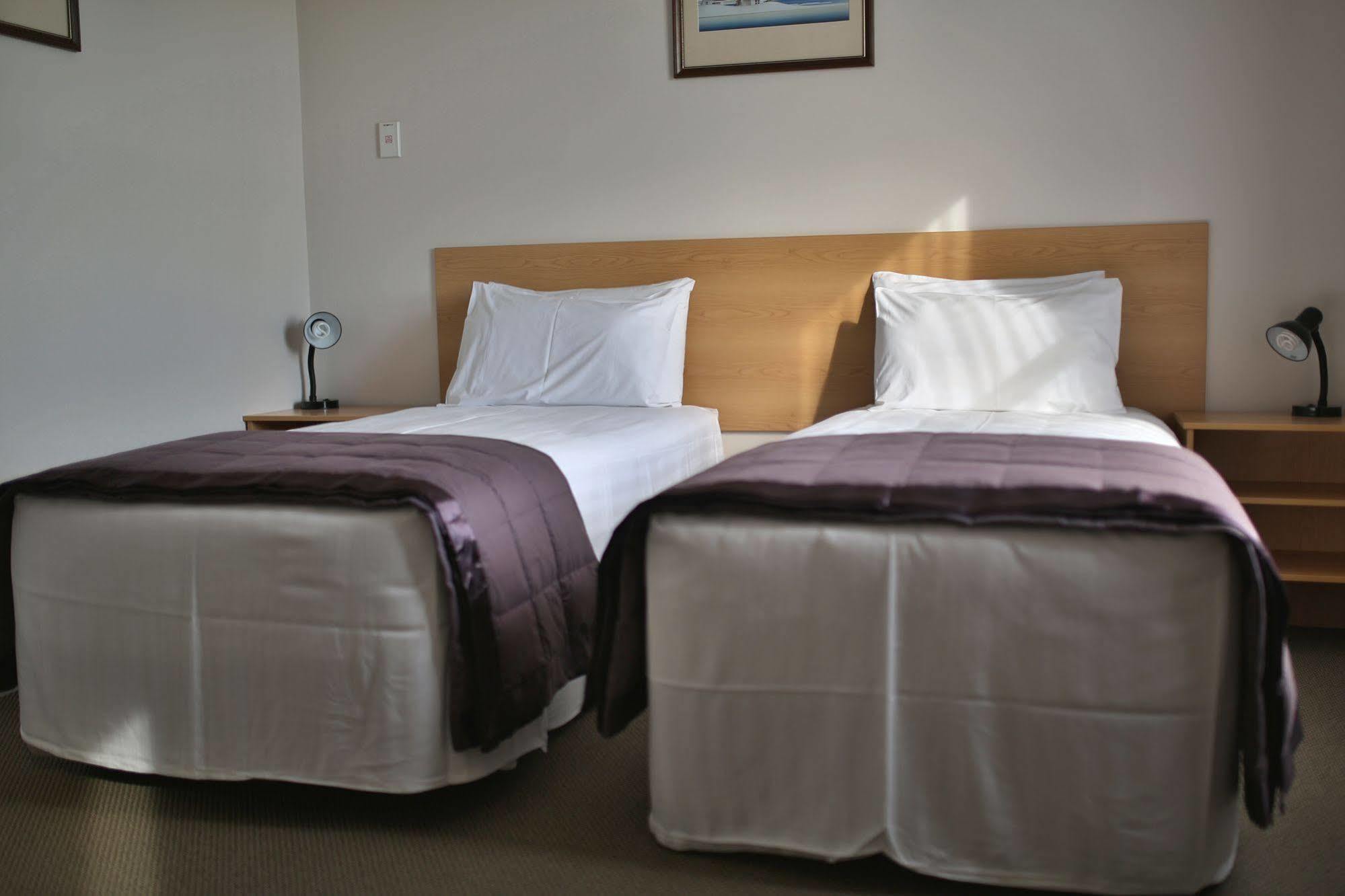 Masonic Hotel Waitara Экстерьер фото