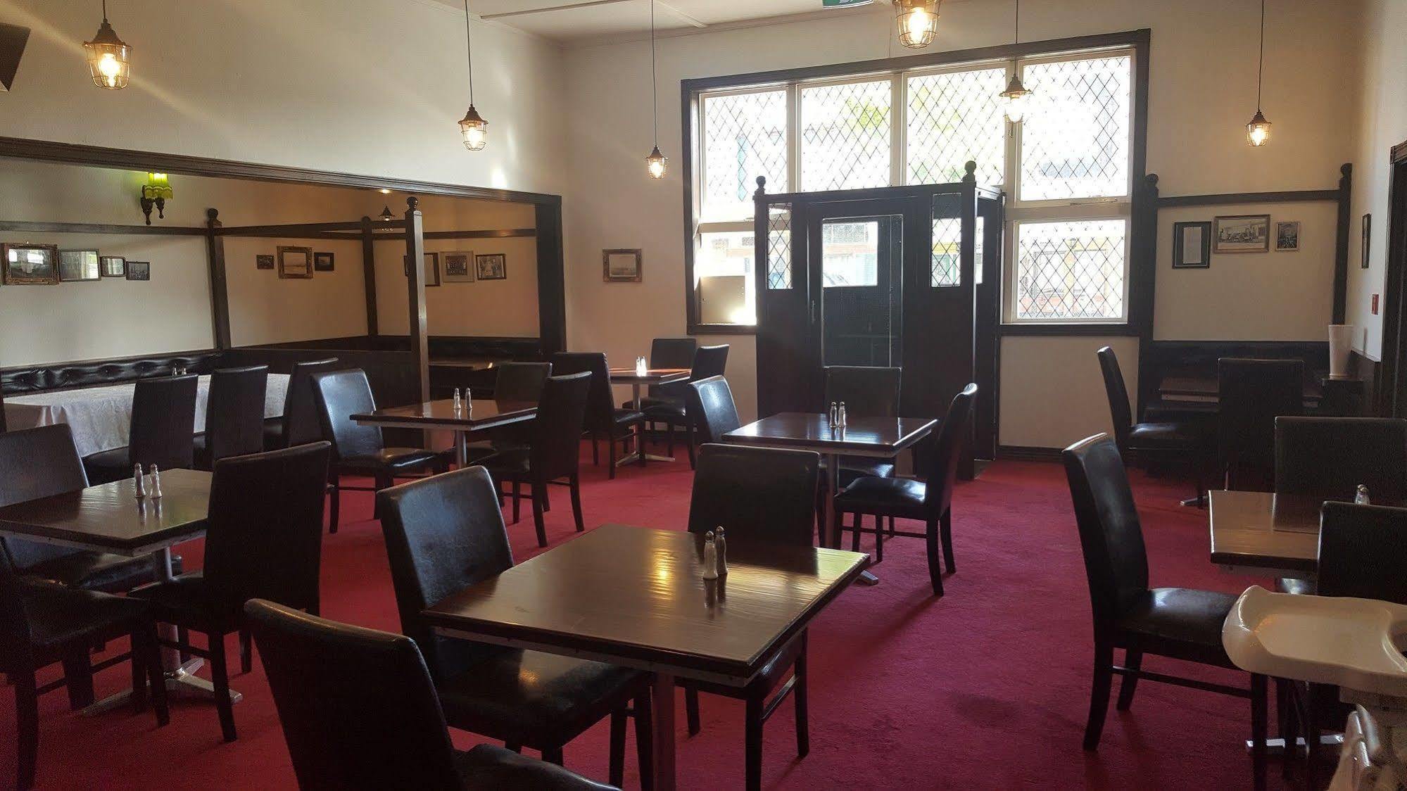 Masonic Hotel Waitara Экстерьер фото